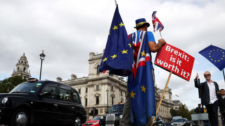 Telegraph: Πρώην υπουργός χαρακτηρίζει παραληρηματικά τα σχέδια της Μέι για το Brexit