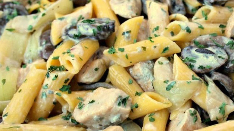 Ζυμαρικά με μανιτάρια και γκοργκοντζόλα