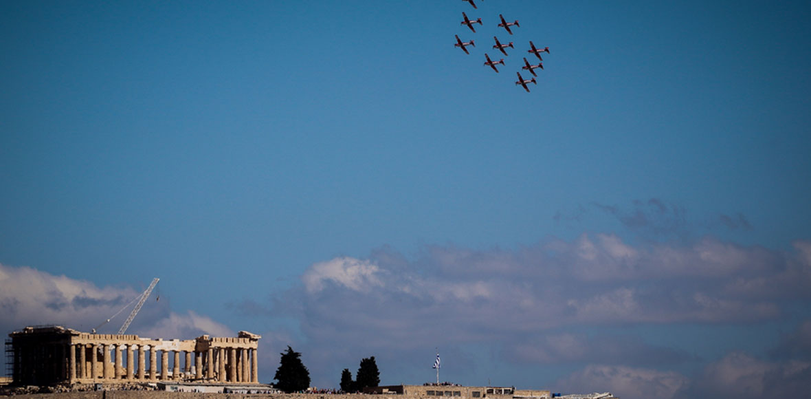 Ελβετικό σμήνος πάνω από την Ακρόπολη