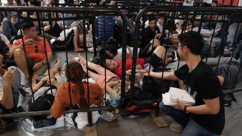 Επικό τρολάρισμα: H Huawei μοίρασε power banks σε αγοραστές iPhone!