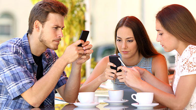 Ξεκαρδιστικό βίντεο για τους εθισμένους στα smartphones