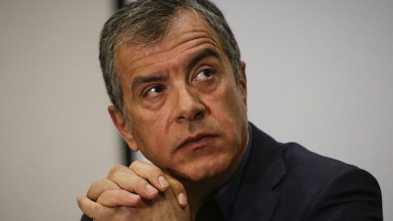 Ο Στ. Θεοδωράκης απαντά στα σενάρια που τον θέλουν υποψήφιο δήμαρχο με ένα τραγούδι του Βασίλη Καρρά