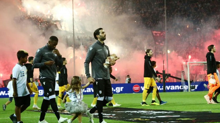 Ο Κρέσπο μπήκε στην Τούμπα έχοντας στην αγκαλιά του τη νεογέννητη κορούλα του!