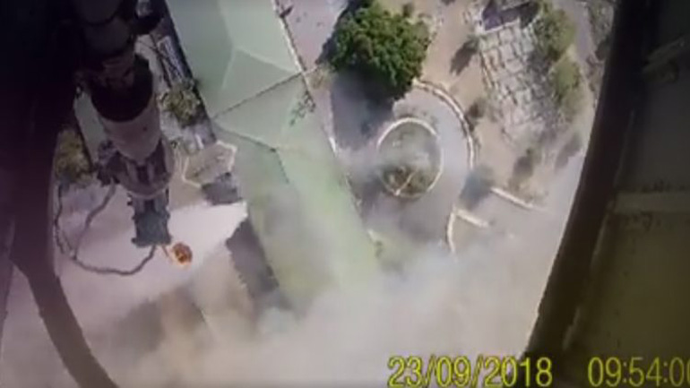 Η κατάσβεση της πυρκαγιάς στο Πανεπιστήμιο Κρήτης. Εικόνες από το ελικόπτερο της Πυροσβεστικής