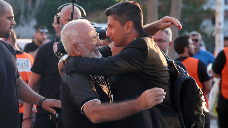 Ο Ιβάν Σαββίδης σε θερμό εναγκαλισμό με τον Λουτσέσκου