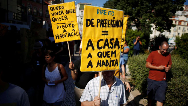 Πορτογαλία: Στους δρόμους ακτιβιστές για τα ακριβά ενοίκια στη Λισαβόνα