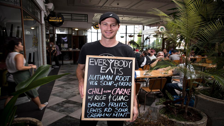 Εστιατόριο στη Ν. Ζηλανδία φέρνει στο ίδιο τραπέζι άστεγους και τραπεζίτες