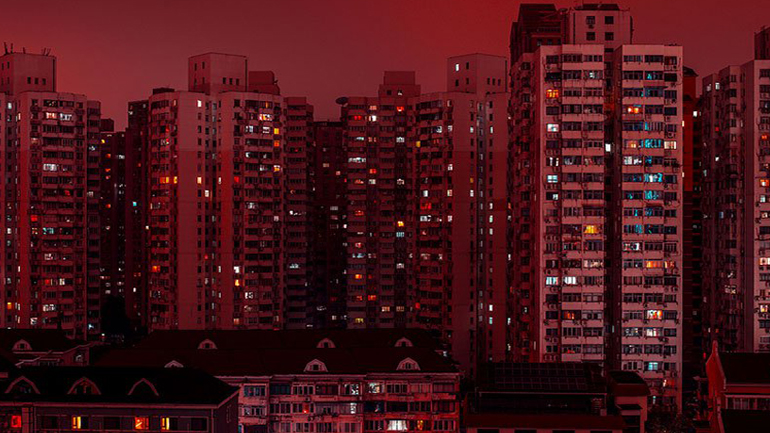 Η Σαγκάη μέσα από κόκκινη ομίχλη από τον Κόντι Έλινγκαμ