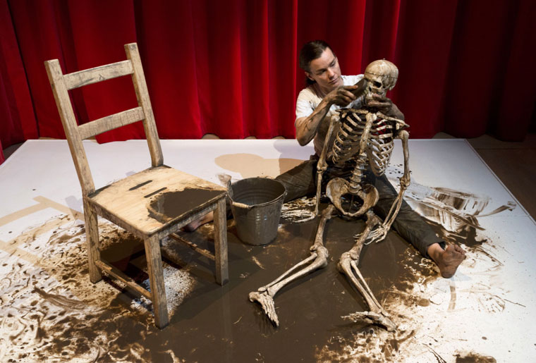 Στιγμιότυπα από έργα της Αμπράμοβιτς