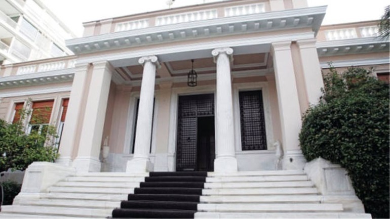 Μαξίμου: «Ως αποζημίωση στους κομμένους βουλευτές του ο κ. Μητσοτάκης παραχωρεί “μέρισμα” στο Δημόσιο ή όποια ΔΕΚΟ διαλέξουν»