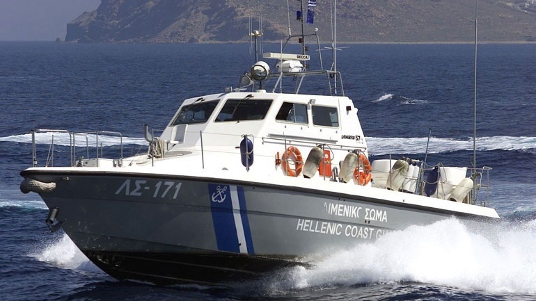 Μυτιλήνη: Δεμένο στο λιμάνι, λόγω των ανέμων, το πλοίο που θα μετέφερε πρόσφυγες