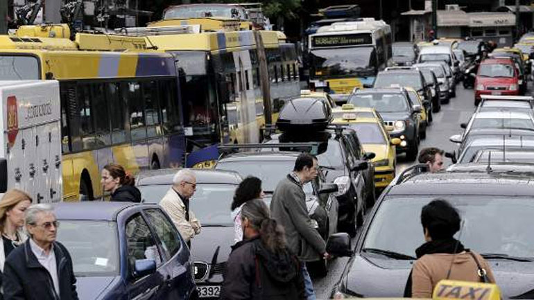Αυξημένη η κίνηση στο κέντρο της Αθήνας