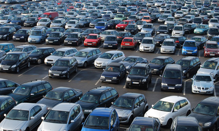 Ένας μέσος οδηγός καλύπτει το χρόνο 12.000-15.000 χλμ. Κάντε την πράξη και βγάλτε τα δικά σας συμπεράσματα για το πόσα χλμ. μπορεί να έχει ένα μεταχειρισμένο αυτοκίνητο. Εκτός βέβαια και να υπάρχουν αποδείξεις για το αντίθετο...