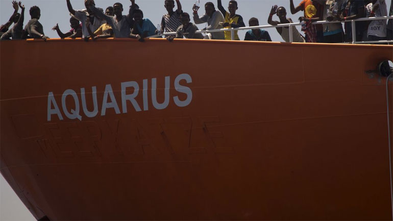 Το Aquarius κατευθύνεται προς τη Γαλλία και ζητεί να ανοίξει ένα λιμάνι για να δεχθεί τους μετανάστες που μεταφέρει