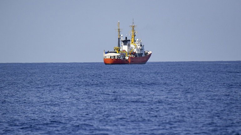 Η Λισαβόνα ανακοίνωσε πως συμφώνησε με τη Γαλλία και την Ισπανία να υποδεχθεί μετανάστες από το Aquarius