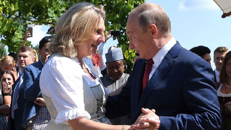 Σε 223.000 ευρώ ανήλθε η κρατική δαπάνη για τα μέτρα ασφάλειας στον γάμο της Αυστριακής υπουργού Εξωτερικών