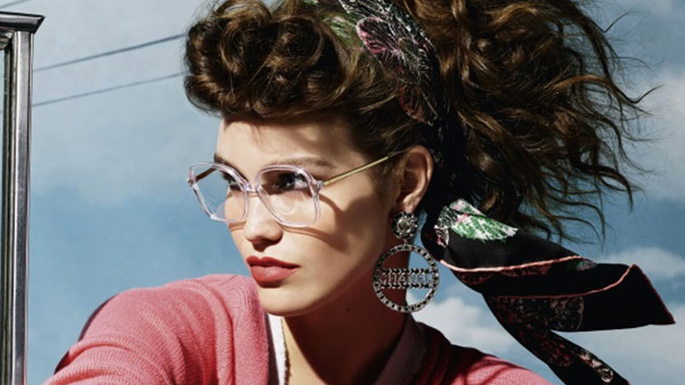 Ο Karl Lagerfeld έκανε τη φωτογράφιση για τη νέα eyewear συλλογή της Chanel