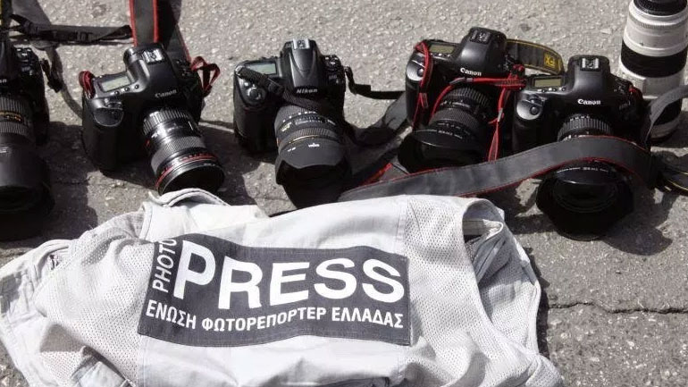 ΕΦΕ: «Αντιδεοντολογική συμπεριφορά διαδικτυακών δημοσιογράφων, στην κηδεία του Ζ. Κωστόπουλου»