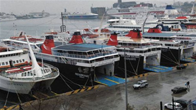 Αναχώρησαν για Κρήτη τα δύο πλοία που προσέκρουσαν ελαφρά μεταξύ τους