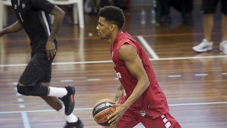 Σκόραρε από το κέντρο και ο Τουπάν