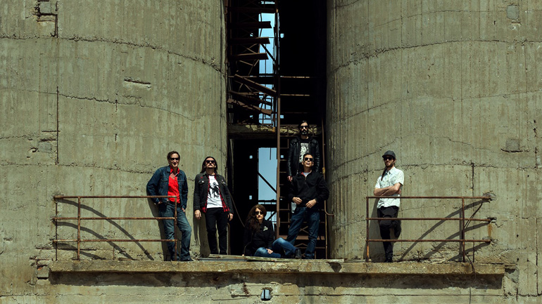 Thee Holy Strangers (GR) ζωντανά στην Αθήνα