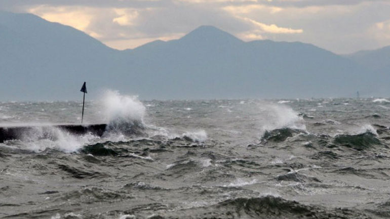 Σε ισχύ το απαγορευτικό απόπλου – Στα 9 με 10 μποφόρ η ένταση των ανέμων σε πολλές θαλάσσιες περιοχές