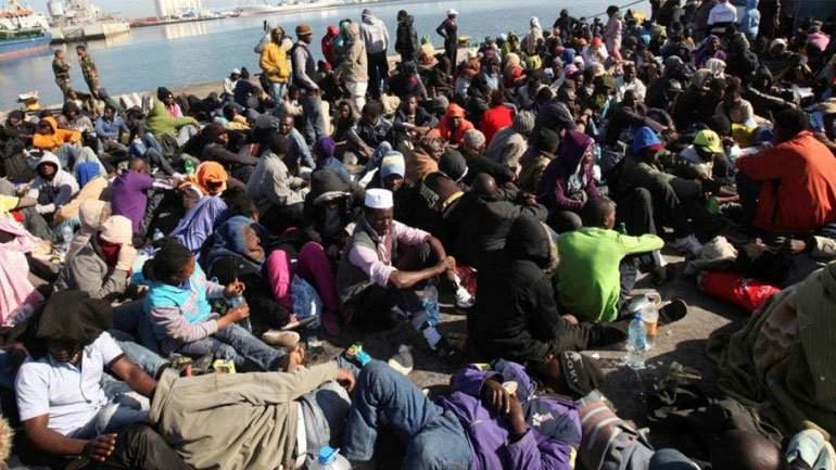 Γαλλία: Δεκάδες διανοούμενοι και καλλιτέχνες τάσσονται υπέρ της υποδοχής μεταναστών Γαλλία: Δεκάδες διανοούμενοι και καλλιτέχνες τάσσονται υπέρ της υποδοχής μεταναστών