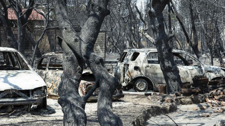 Θα διοριστεί στο Δημόσιο όποιος έχασε μέλος της οικογένειάς του στις πυρκαγιές της ανατολικής Αττικής