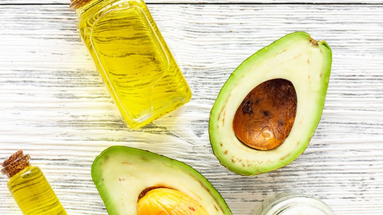 Έλαιο αβοκάντο: Δείτε τα 8 οφέλη του στα νύχια, στα μαλλιά και στην επιδερμίδα