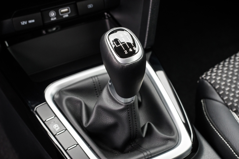 Μηχανικό κιβώτιο 6 σχέσεων ή εναλλακτικά αυτόματο διπλού συμπλέκτη με 7 σχέσεις (όχι για όλες τις εκδόσεις)