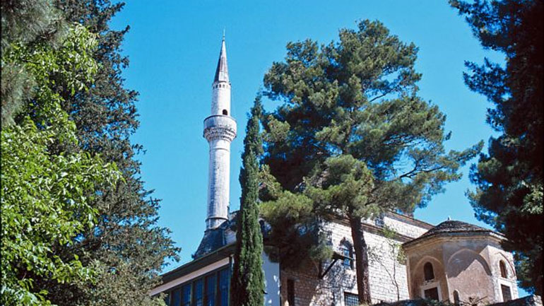 Ιωάννινα: Κατέρρευσε από τους ανέμους η κορυφή του μιναρέ στο Ασλάν Τζαμί