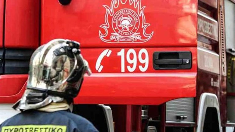 Λάρισα: Φωτιά σε εργοστάσιο ανακύκλωσης χαρτιού