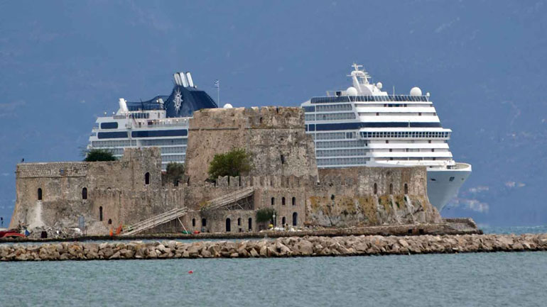 Το υπερπολυτελές κρουαζιερόπλοιο MSC MUSICA εκτάκτως λόγω κακοκαιρίας στο Ναύπλιο