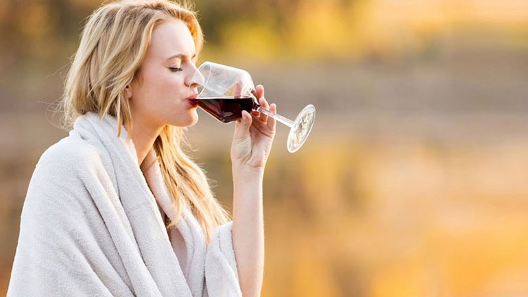 Το πολύ αλκοόλ μειώνει τη γονιμότητα των γυναικών