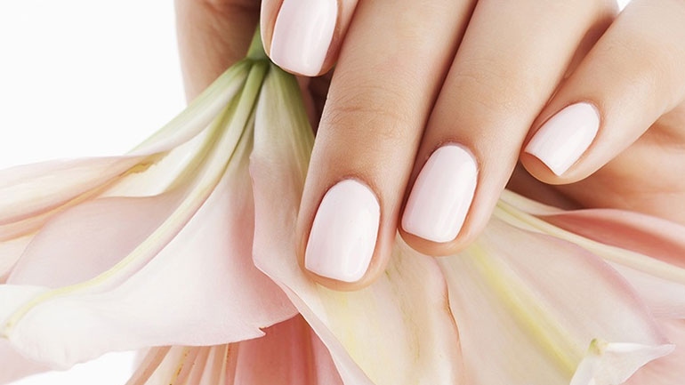 Γιατί δεν κρατάει το μανικιούρ στα νύχια σας;