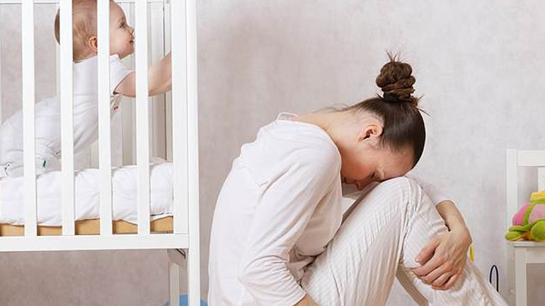 Μεγαλύτερος ο κίνδυνος επιλόχειας κατάθλιψης για τις γυναίκες που γεννάνε φθινόπωρο ή χειμώνα