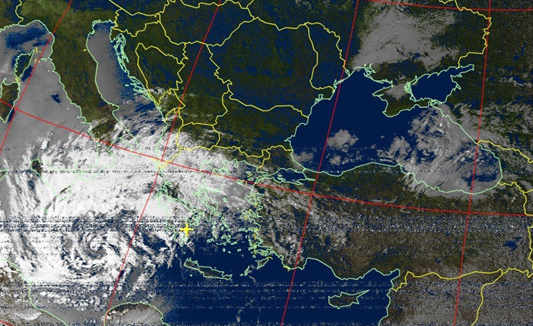 Ο κυκλώνας, όπως καταγράφεται το απόγευμα της Παρασκευής, από τα δορυφορικά συστήματα με τα οποία συνεργάζεται το zougla.gr