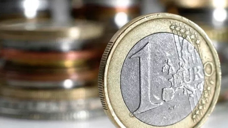 Υποχωρεί το ευρώ έναντι του δολαρίου