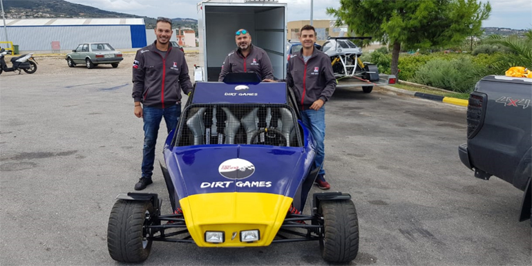 Η μοναδική διθέσια χωμάτινηη φόρμουλα στην Ελλάδα και... μαζί της (από δεξιά), Λάμπρος Αθανασούλας, Κωνσταντίνος Σταύρου και Γιώργος Ζυμαρίδης