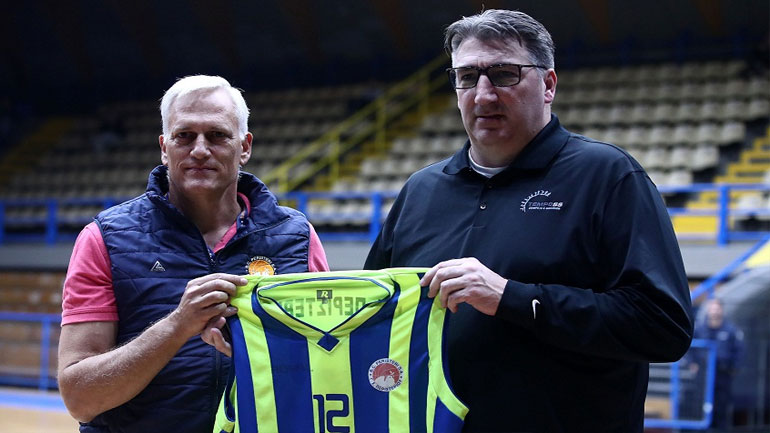 Μπάσκετ: Η βράβευση του Μπέργουολντ από το Περιστέρι