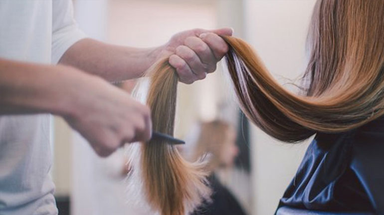 Εσείς έχετε ακούσει για τη νέα τεχνική «Hair Dusting»;