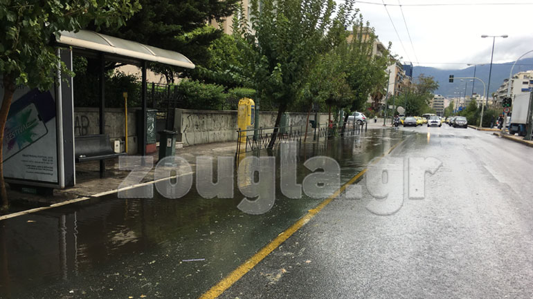 Προβλήματα από την έντονη βροχόπτωση στο κέντρο της Αθήνας
