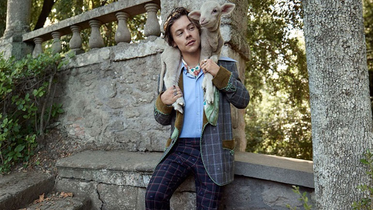 Μια πρωτότυπη φωτογράφιση από την Gucci: Ο Harry Styles φωτογραφίζεται με ζώα φάρμας!