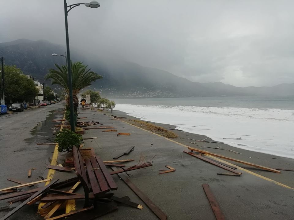 Ζημιές στην παραλιακή της Καλαμάτας 