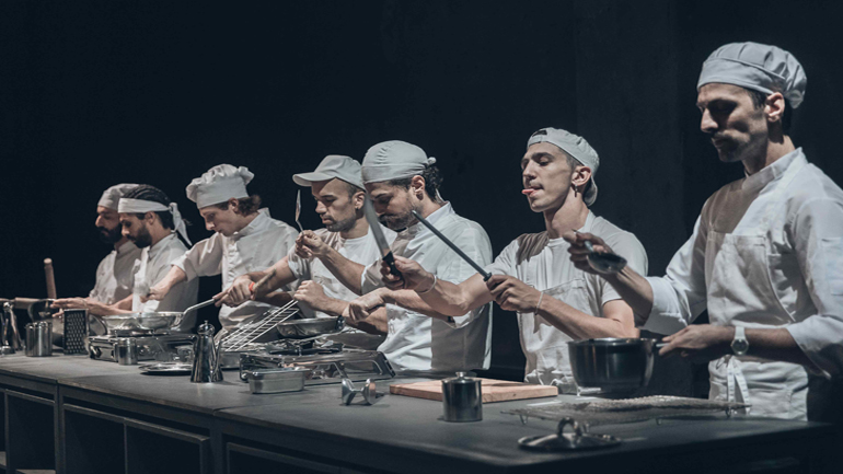 Ο Γιώργος Νανούρης ανεβάζει την «Κουζίνα» στο Θέατρο Αποθήκη