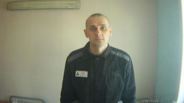 Ρωσία: Συνεχίζει την απεργία πείνας ο σκηνοθέτης Όλεγκ Σεντσόφ