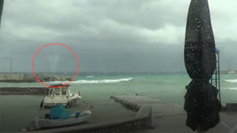 Υδροστρόβιλος έξω από τη Μονεμβασιά