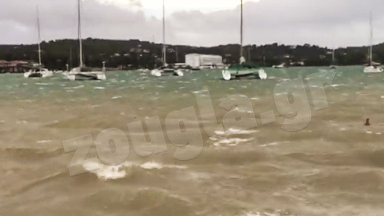 Πόρτο Χέλι: Καταρρακτώδεις βροχές και ισχυροί άνεμοι – Η θάλασσα γέμισε χώμα