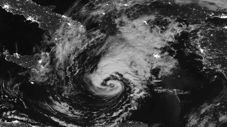 Εντυπωσιακή φωτογραφία του μεσογειακού κυκλώνα από δορυφόρο της NASA