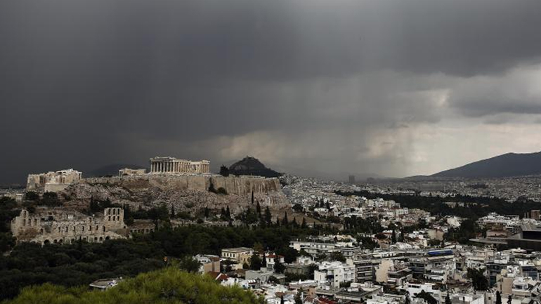 Ο “Ζορμπάς” παραμένει και απειλεί